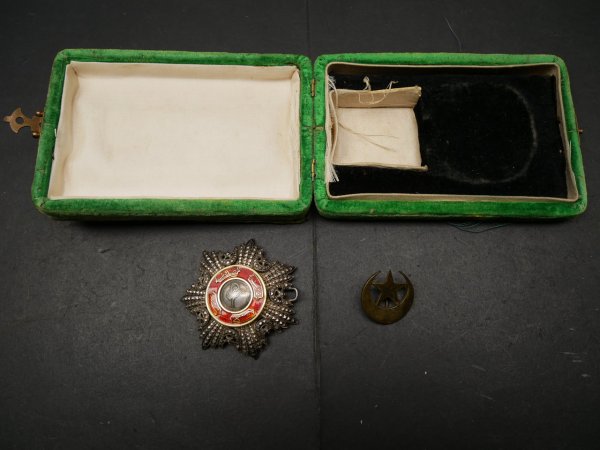 Medjidie medal with manufacturer Constantinople, probably 4th class in a green case