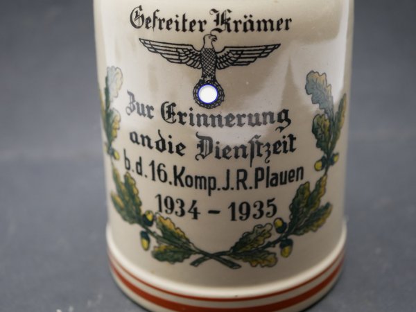 Reservistenkrug - "Zur Erinnerung an die Dienstzeit b. d. 16. Kompanie J.R. Plauen 1934/35" - der Kanzler im Deckel abgebildet
