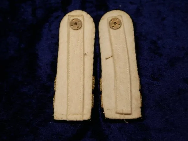 Pair of unknown shoulder boards, possibly Reichsmarine