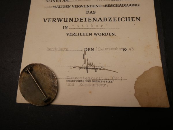 Kriegsmarine legacy certificates and medals 2nd naval anti-aircraft division - EK2 + blockade runner + wounded badge in black + silver