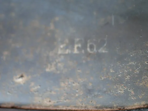 Luftwaffe Stahlhelm M35 mit zwei Emblemen - gestempelt "Fl.Ausb.Rgt.23" 1939 in Magdeburg aufgestellt