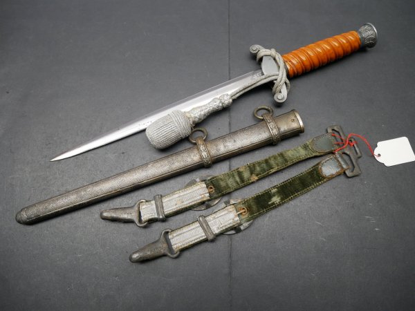 Wehrmacht HOD Army officer's dagger with blade etching "Loyalty for loyalty!" from the manufacturer Puma Solingen