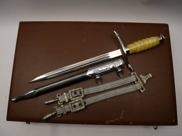 Early NVA dagger with three-hole hanger + parade field sash in a specially purchased case - Panzertruppe Torgau