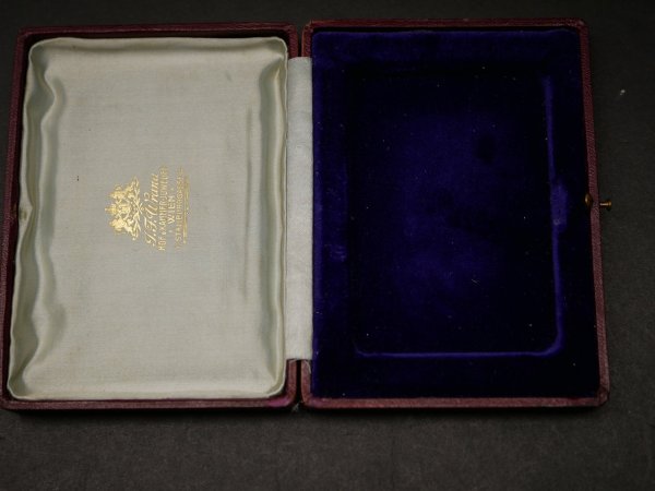 Gift cigarette case - Admiral Eugen Ritter von Chmelarz + wife - Christmas 1901 in a case