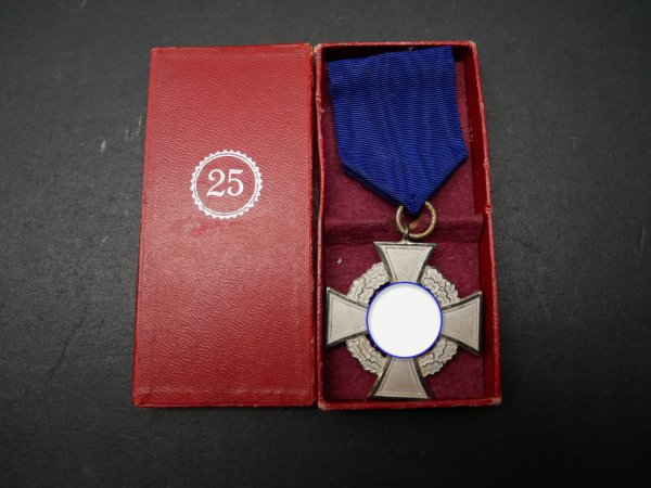 Silver Loyalty Service Medal for 25 years in box + certificate