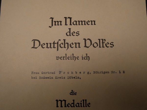 Medaille für deutsche Volkspflege am Band + Urkunde