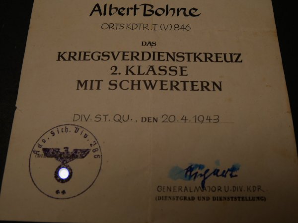 Urkunde zum KVK Kriegsverdienstkreuz 2. Klasse mit Schwertern mit OU Generalmajor