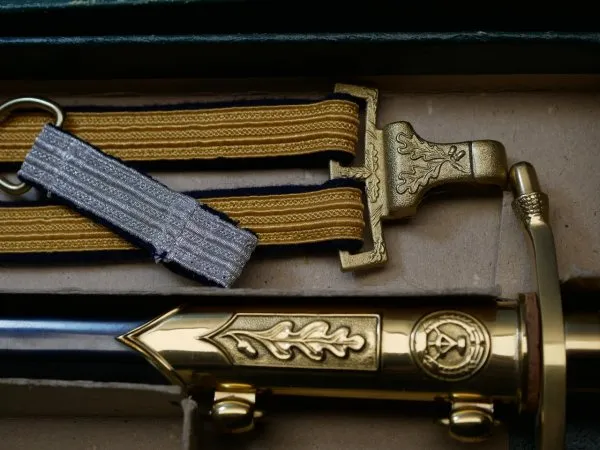 VM Volksmarine dagger for officers with hanger in box