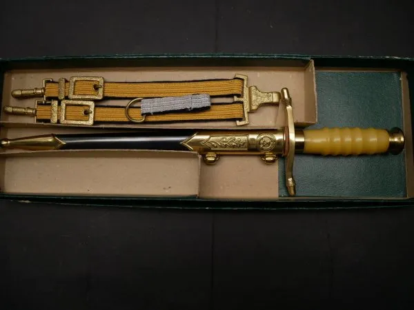 VM Volksmarine dagger for officers with hanger in box