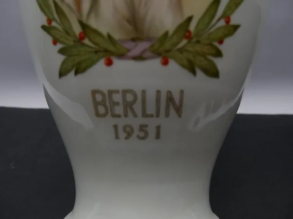 Meissen - Große Deckelvase / Pokal "Für Frieden und Völkerfreundschaft" Berlin 1951 - Für hervorragende sportliche Leistungen