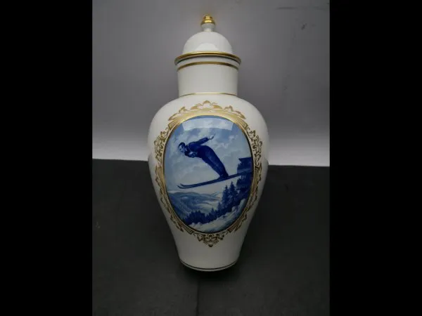 Meissen - Small Lidded Vase / Sports Cup Winter Sports "Ski Jumping"