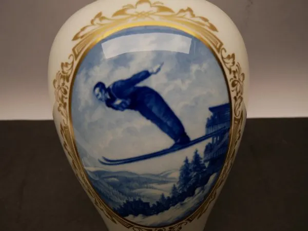 Meissen - Small Lidded Vase / Sports Cup Winter Sports "Ski Jumping"