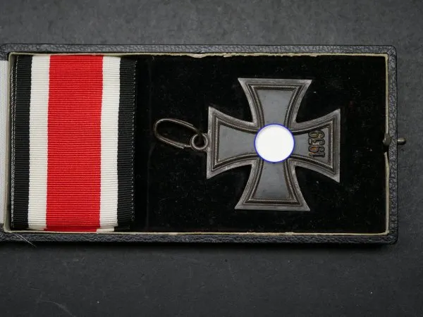 RK Knight's Cross of the Iron Cross 1939-1945 on ribbon in case