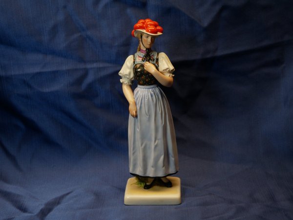 Porzellanmanufaktur Allach -  Gutacher Bäuerin - Entwurf Richard Förster, Nr. 49