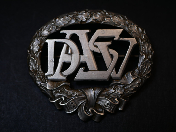 DASV Sportabzeichen - Deutscher Athletik-Sportverband in Silber mit Hersteller E. Schmidhäussler Pforzheim