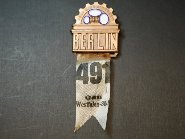 Abzeichen Berlin - Gebt mir 4 Jahre Zeit am Seidenband Gau Westfalen-Süd 491