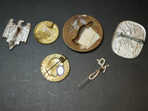 6 Abzeichen - WHW HJ Treueschwur usw.