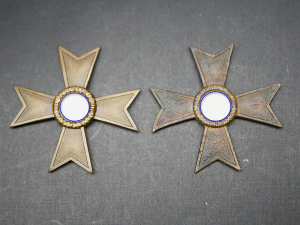2x KVK - Kriegsverdienstkreuz 2. Klasse ohne Schwerter - Beschädigt