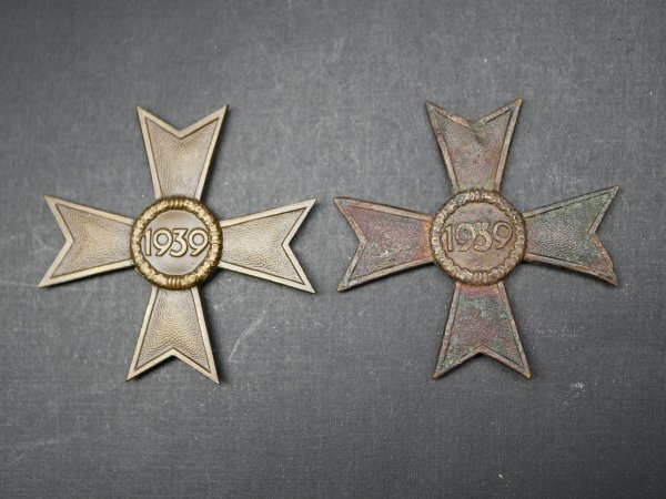 2x KVK - Kriegsverdienstkreuz 2. Klasse ohne Schwerter - Beschädigt