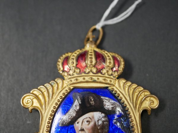 Pendant / Medallion - Crowned portrait of King Frederick II of Prussia and initials for Fridericus Rex