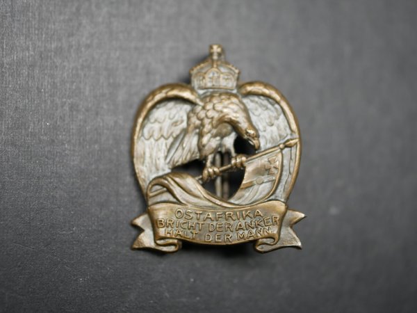 Badge German Colonies "East Africa - If the anchor breaks, the man holds"