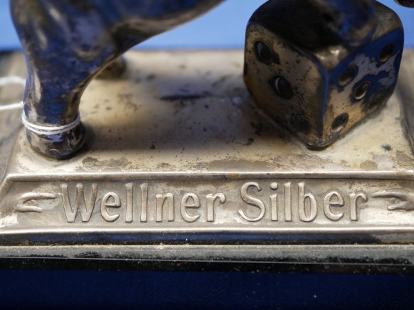 Werbefigur Wellner Silber - Elefant auf Würfel stehend
