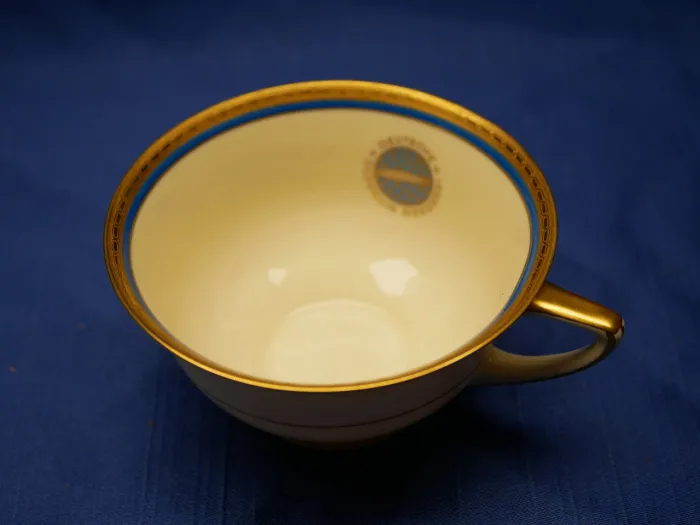 Tee- oder Kaffeetasse "Zeppelin Service" von Heinrich-Elfenbein-Porzellan