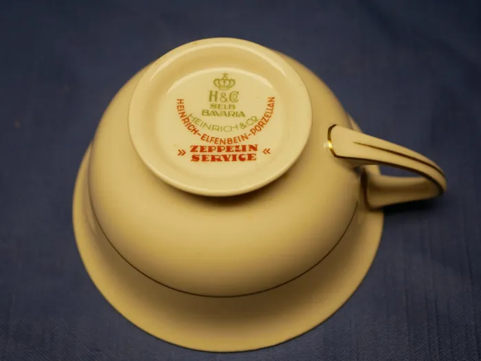 Tee- oder Kaffeetasse "Zeppelin Service" von Heinrich-Elfenbein-Porzellan