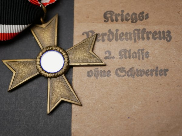 KVK War Merit Cross 2nd Class without Swords with maker's mark 19 + bag E. Ferdinand Wiedmann, Frankfurt a. Main
