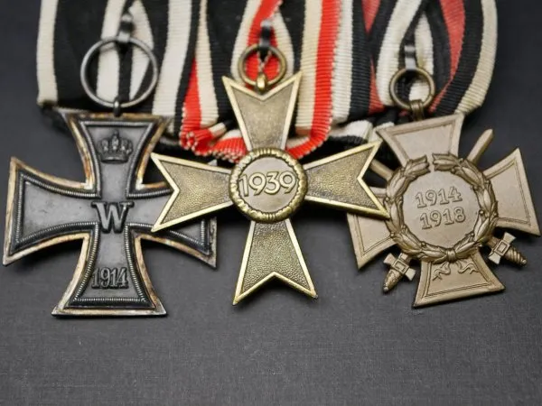 3er Ordensspange EK2 1. Wk + KVK 2. Klasse 57er Version + Kriegsteilnehmerkreuz 1914/18 + Miniaturen