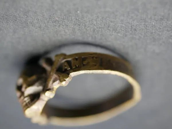 Originaler Totenkopfring Husarenring im Fundzustand / Hortfund / Rohling