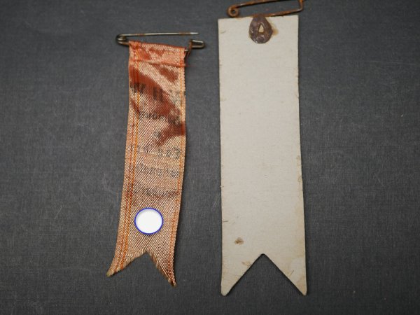 Lot von 2 WHW Abzeichen - Hamburg, Tag der nationalen Solidarität