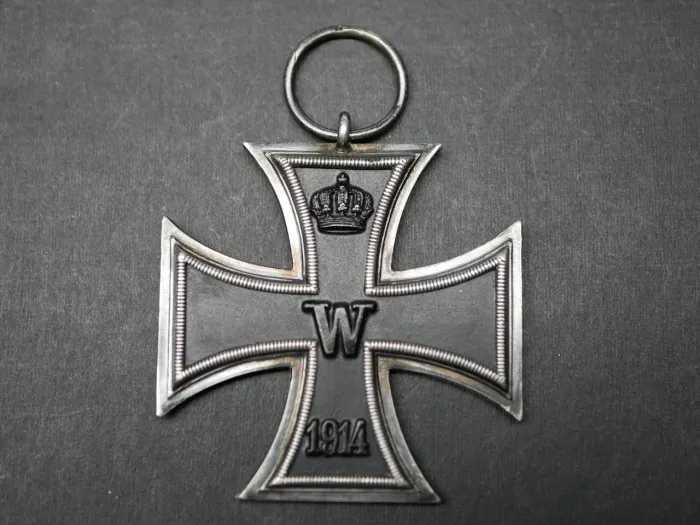 EK2 Eisernes Kreuz 2. Klasse 1914 - N + Kreuz in Öse gestempelt - C.E. Neuhaus & Söhne, Berlin