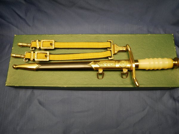 East German National People's Army (NVA) officer's dagger with hanger of the People's Navy in matching numbered box