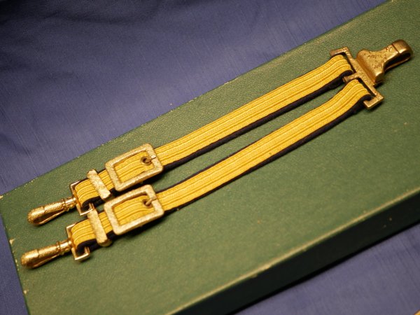 East German National People's Army (NVA) officer's dagger with hanger of the People's Navy in matching numbered box