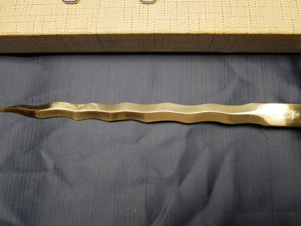 DDR NVA Textbook Dolch - Ehrendolch für Offiziere mit geflammter Klinge mit Gehänge und Koppelschlaufe in nummerngleicher Schachtel