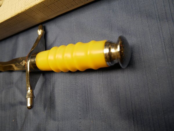 DDR NVA Textbook Dolch - Ehrendolch für Offiziere mit geflammter Klinge mit Gehänge und Koppelschlaufe in nummerngleicher Schachtel