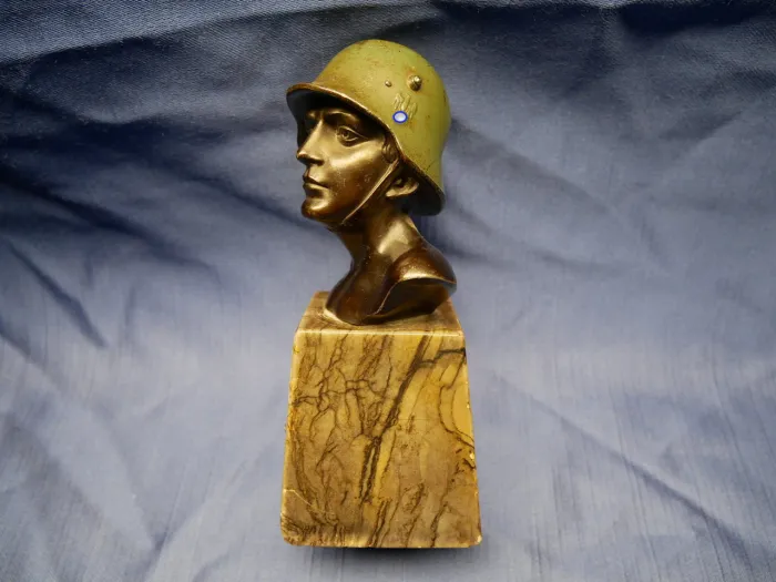 Soldier's bust on marble base with plaque "Prize shooting 14th/IR Potsdam 1935"