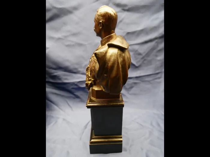 Bronzed bust with portrait of Kaiser Wilhelm II on a wooden base with plaque "Officers' shooting competition on 5.8.03 1st prize"