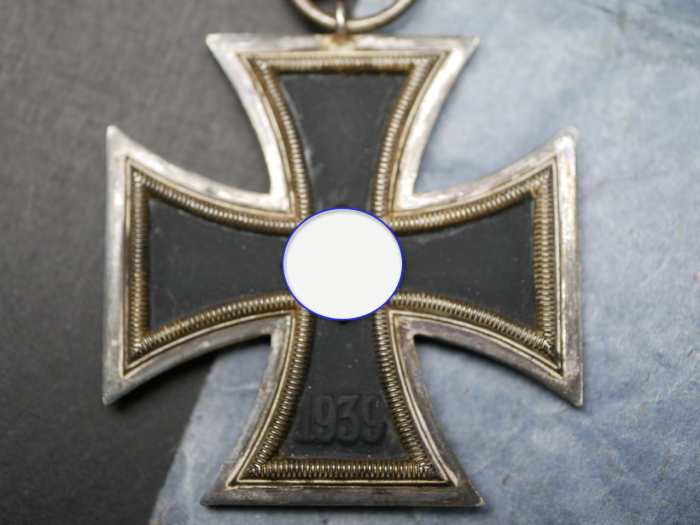 Iron Cross 2nd Class 1939 on ribbon + bag