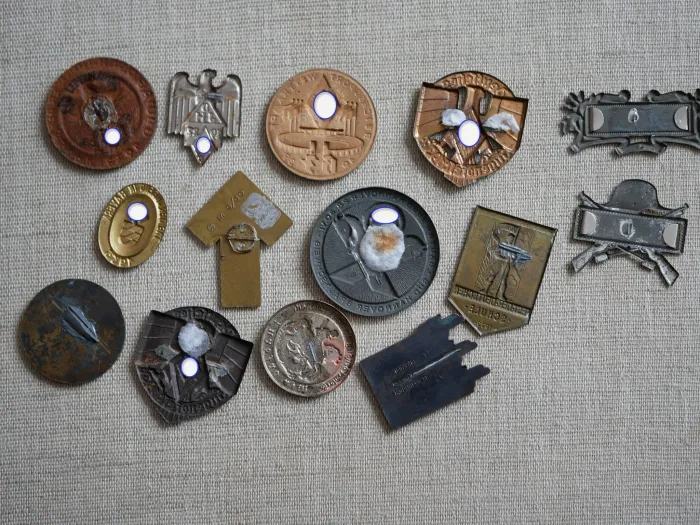 14 Abzeichen ohne Nadelsystem - WHW + HJ + Saar + Hannover usw.