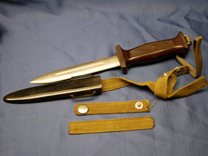 DDR NVA Kampfmesser KM66 in nummerngleicher Schachtel - 2. Modell