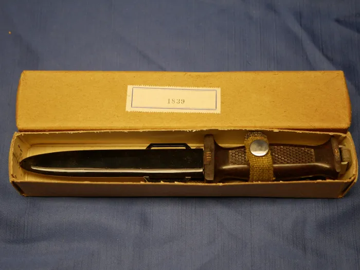 DDR NVA Kampfmesser KM66 in nummerngleicher Schachtel - 2. Modell