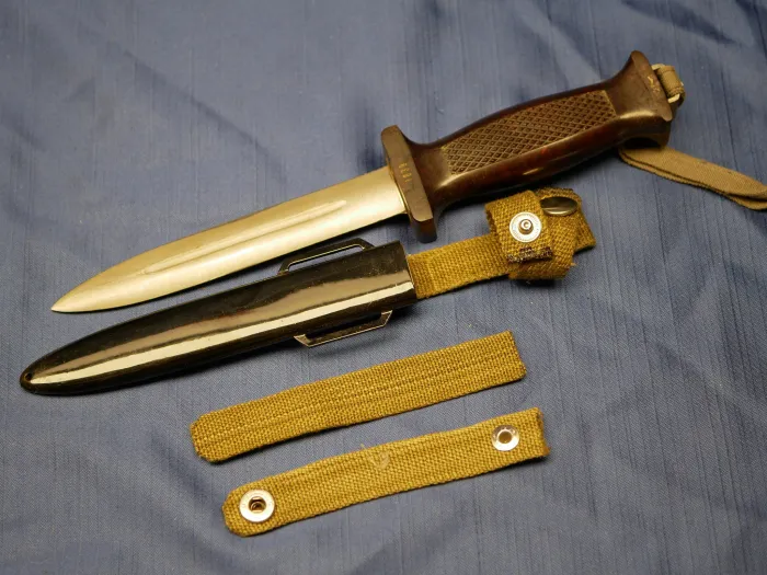DDR NVA Kampfmesser KM66 in nummerngleicher Schachtel - 2. Modell
