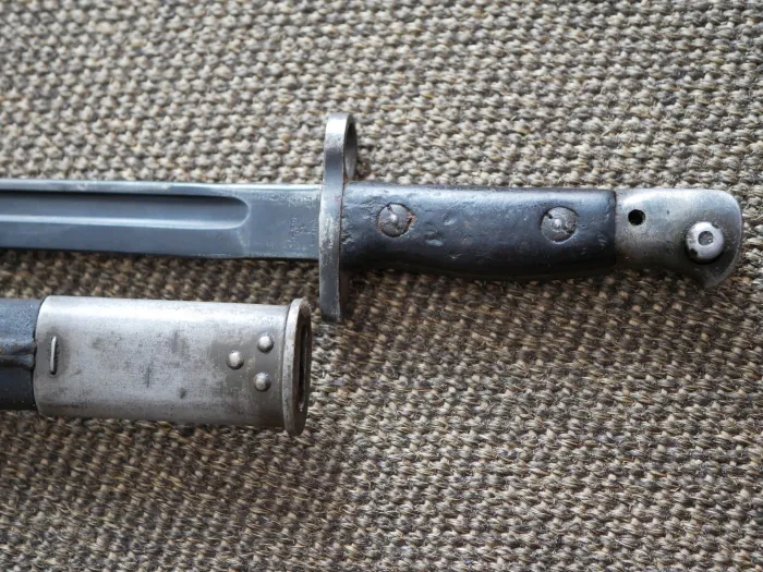 WW1 England Bajonett P1907 mit vielen Punzen guter getragener Zustand. Länge 56,5 cm
