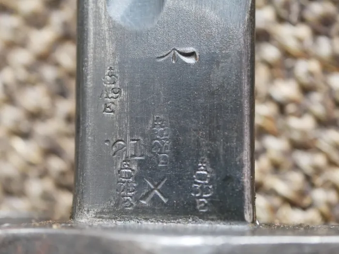 WW1 England Bajonett P1907 mit vielen Punzen guter getragener Zustand. Länge 56,5 cm