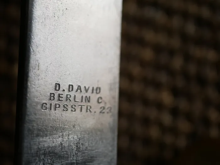 Preußen Infanterie Offiziersdegen (IOD) M 1889, Klinge mit Vertreiber D. David Berlin C., Gipsstr. 23