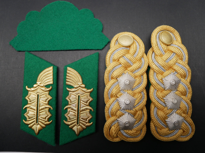 DDR NVA - Set Paar Schulterklappen / Kragenspiegel / Unterlage für Mütze Generaloberst der GT Grenztruppen für die Uniform