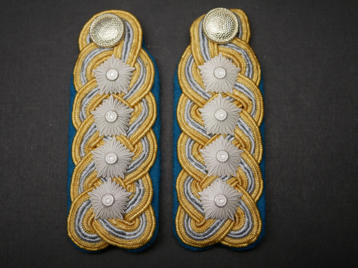 GDR NVA – Pair of shoulder boards for the service shirt, rank of Army General, LSK (Air Force)