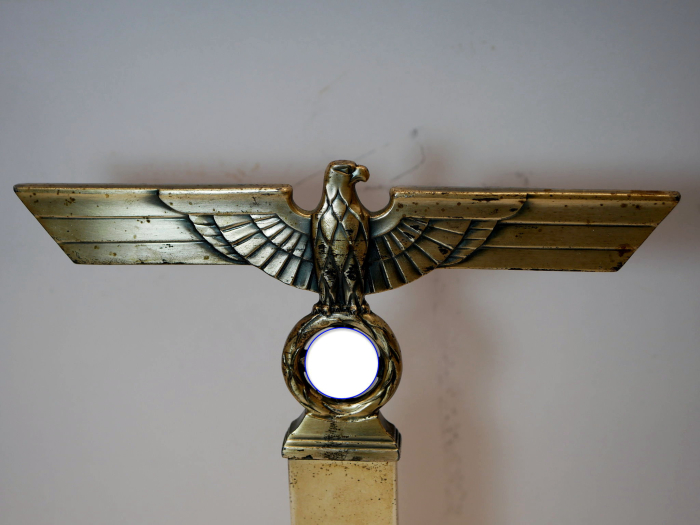 Desk ornament: Wehrmacht eagle "Reconnaissance Battalion III b" – Shooting award???